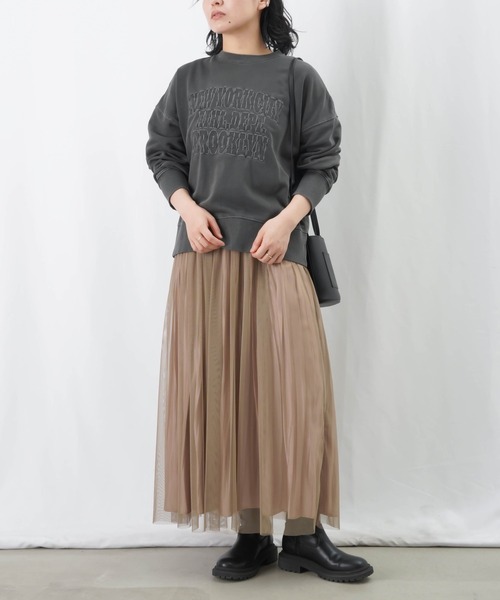 LUCA/LADY LUCK LUCA（ルカ/レディラックルカ）の「LC/LLL ピグメント加工刺繍ロゴスウェット（スウェット・レディース・チャコールグレー/グレイッシュベージュ・FREE）」の4枚目の写真