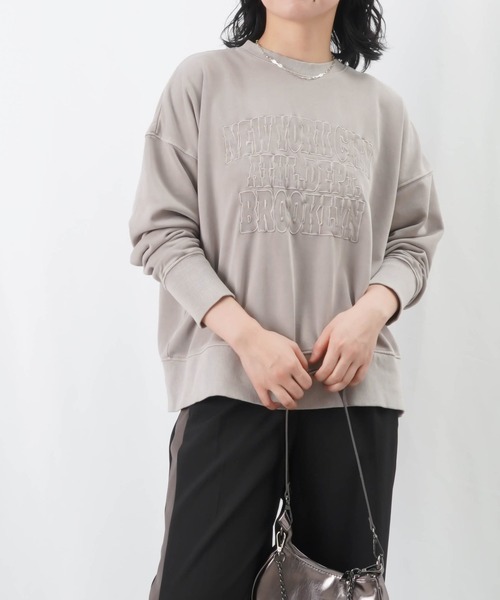 LUCA/LADY LUCK LUCA（ルカ/レディラックルカ）の「LC/LLL ピグメント加工刺繍ロゴスウェット（スウェット・レディース・チャコールグレー/グレイッシュベージュ・FREE）」の9枚目の写真