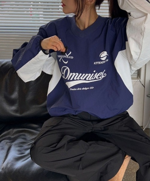 LYEON（リヨン）の「【ユニセックス】Vネックナイロンプルオーバー（Tシャツ/カットソー・レディース・ネイビー/ホワイト/ブラック・FREE）」の3枚目の写真