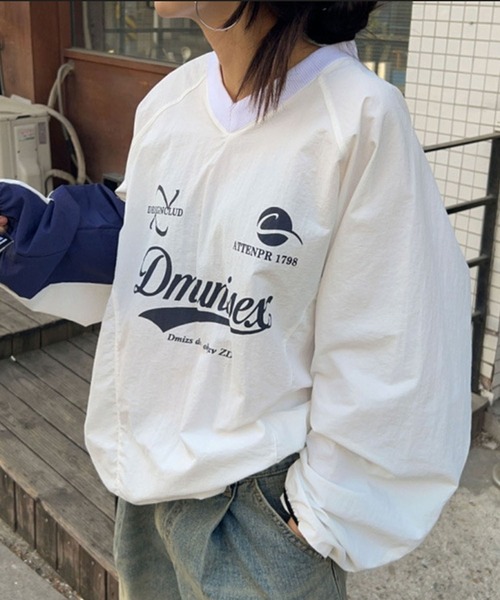 LYEON（リヨン）の「【ユニセックス】Vネックナイロンプルオーバー（Tシャツ/カットソー・レディース・ネイビー/ホワイト/ブラック・FREE）」の5枚目の写真