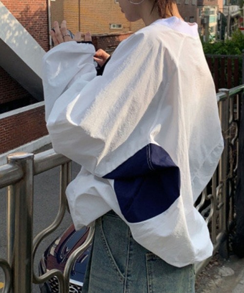 LYEON（リヨン）の「【ユニセックス】Vネックナイロンプルオーバー（Tシャツ/カットソー・レディース・ネイビー/ホワイト/ブラック・FREE）」の7枚目の写真