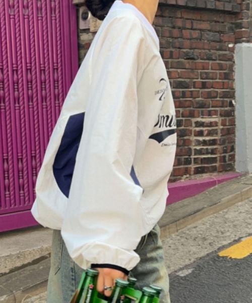 LYEON（リヨン）の「【ユニセックス】Vネックナイロンプルオーバー（Tシャツ/カットソー・レディース・ネイビー/ホワイト/ブラック・FREE）」の9枚目の写真