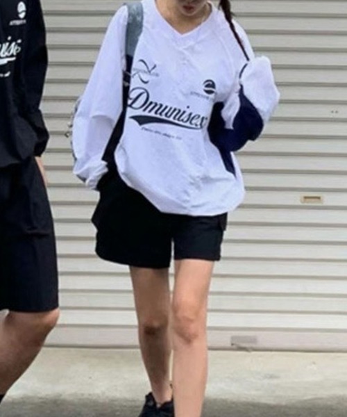 LYEON（リヨン）の「【ユニセックス】Vネックナイロンプルオーバー（Tシャツ/カットソー・レディース・ネイビー/ホワイト/ブラック・FREE）」の12枚目の写真