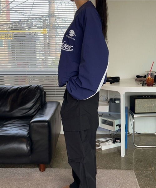 LYEON（リヨン）の「【ユニセックス】Vネックナイロンプルオーバー（Tシャツ/カットソー・レディース・ネイビー/ホワイト/ブラック・FREE）」の21枚目の写真