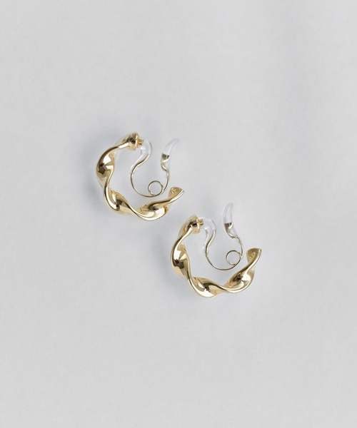 Phoebe（フィービィー）の「【金属アレルギー対応】【痛くないシリーズ】モーションメタルクリスタルループフィットイヤリング（イヤリング・レディース・イエローゴールド/シャンパン・FREE）」の6枚目の写真