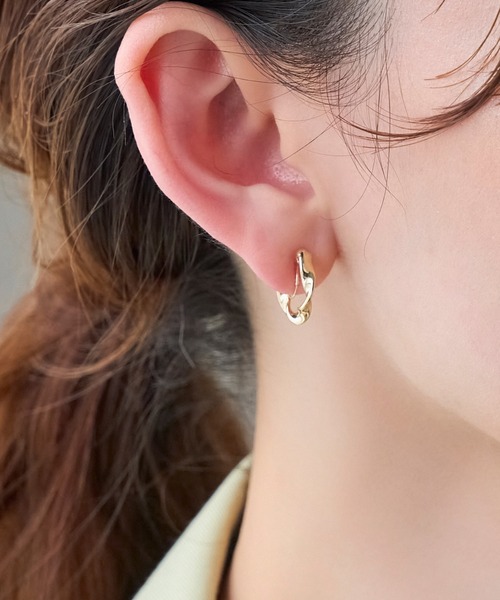 Phoebe（フィービィー）の「【金属アレルギー対応】【痛くないシリーズ】モーションメタルクリスタルループフィットイヤリング（イヤリング・レディース・イエローゴールド/シャンパン・FREE）」の18枚目の写真