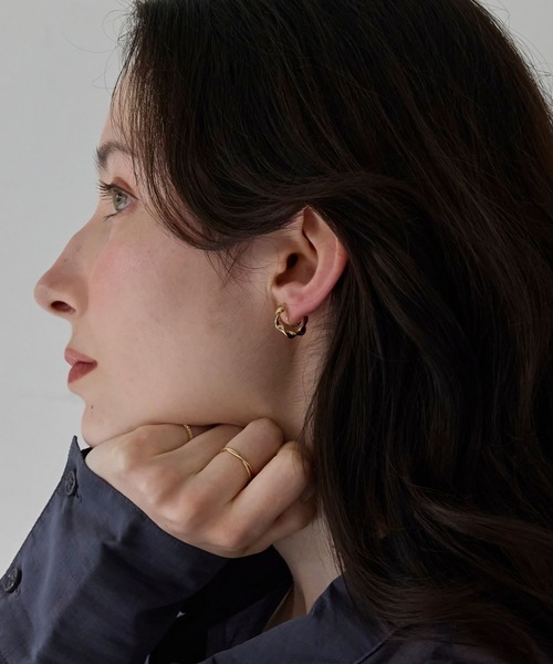 Phoebe（フィービィー）の「【金属アレルギー対応】【痛くないシリーズ】モーションメタルクリスタルループフィットイヤリング（イヤリング・レディース・イエローゴールド/シャンパン・FREE）」の20枚目の写真