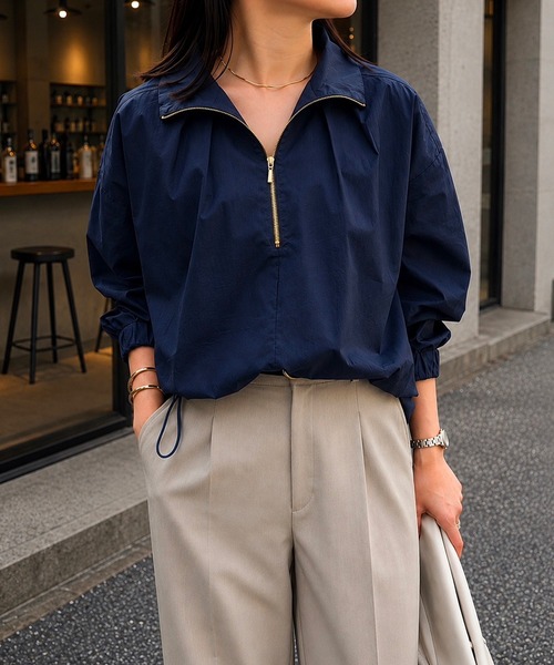 Emma Taylor（エマテイラー）の「ハーフジップドロストヘムシャツ（シャツ/ブラウス・レディース・サックスブルー/ホワイト/ブラック・FREE）」の11枚目の写真