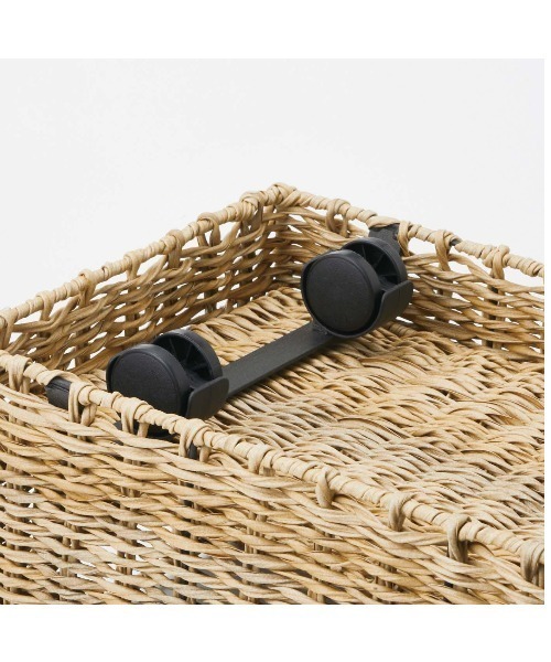 ａｍ＆ｂｅ すき間収納で生活感を目隠し キャスター付きラタン風バスケット（収納グッズ）｜Kraso（クラソ）