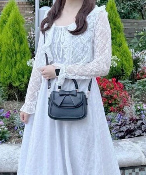 MAJESTIC LEGON(マジェスティックレゴン)の「フリルカラーリボンカーディガン(Tシャツ/カットソー・レディース・アイボリー/ホワイト系その他/ブラック系その他/ホワイト系その他2/ブルー系その他2/ブラック/オフホワイト・MEDIUM)」の2枚目の写真