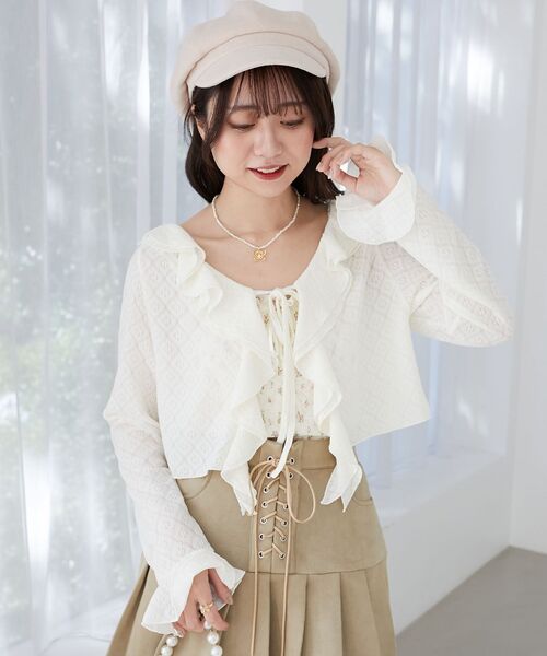 MAJESTIC LEGON(マジェスティックレゴン)の「フリルカラーリボンカーディガン(Tシャツ/カットソー・レディース・アイボリー/ホワイト系その他/ブラック系その他/ホワイト系その他2/ブルー系その他2/ブラック/オフホワイト・MEDIUM)」の3枚目の写真