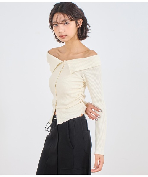 ANAP(アナップ)の「ボタンデザインオフショルトップス(Tシャツ/カットソー・レディース・アイボリー/ブラック/カーキ・FREE)」の8枚目の写真