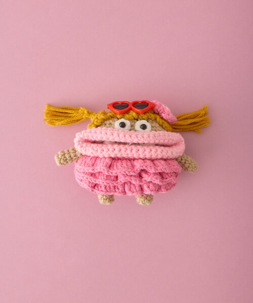 BIRTHDAY BAR(バースデイバー)の「毛糸のもじゃ AirPodsケース(ヘッドフォン/イヤホン・レディース・ピンク/ネイビー・0)」の12枚目の写真