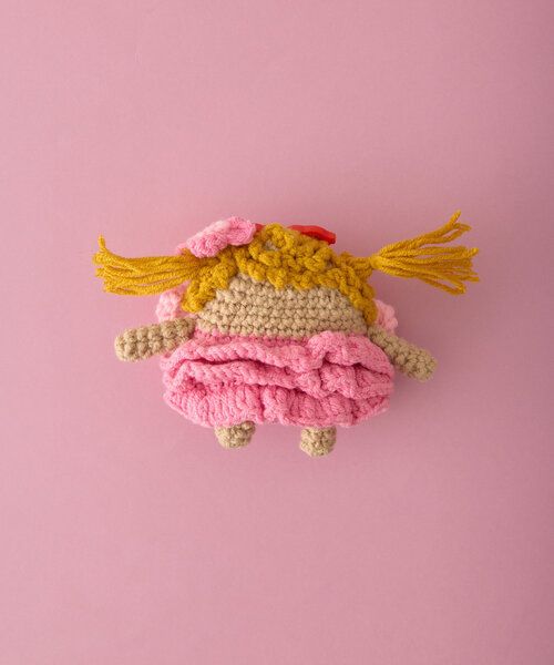 BIRTHDAY BAR(バースデイバー)の「毛糸のもじゃ AirPodsケース(ヘッドフォン/イヤホン・レディース・ピンク/ネイビー・0)」の13枚目の写真