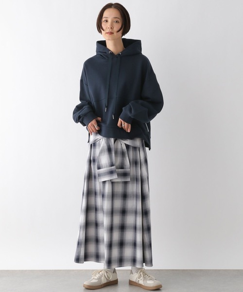 LEPSIM（レプシィム）の「ボリュームスリーブフーディー　242719（パーカー・レディース・グレー/ネイビー/レッド・FREE）」の19枚目の写真