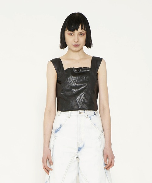VIAVANDA（ヴィアヴァンダ）の「VIA FAKE LEATHER TANK（タンクトップ・レディース・ブラック/ベージュ/ブラウン・FREE）」の2枚目の写真
