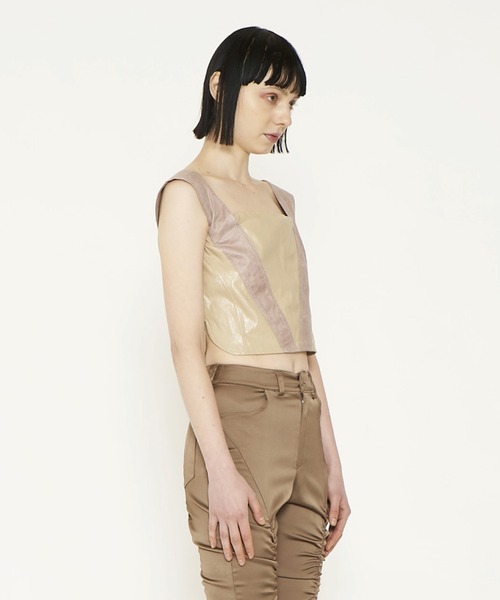 VIAVANDA（ヴィアヴァンダ）の「VIA FAKE LEATHER TANK（タンクトップ・レディース・ブラック/ベージュ/ブラウン・FREE）」の4枚目の写真