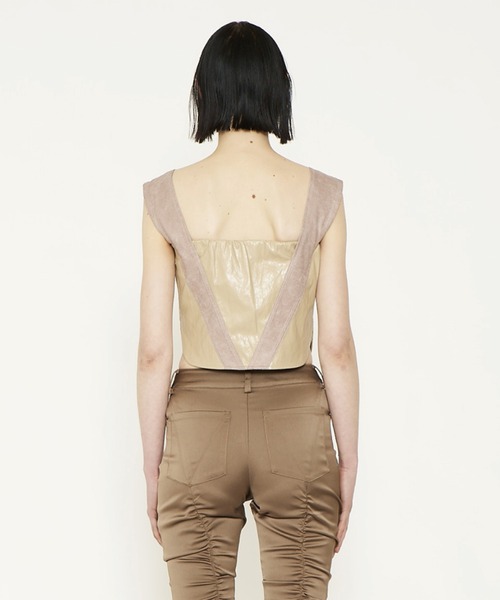 VIAVANDA（ヴィアヴァンダ）の「VIA FAKE LEATHER TANK（タンクトップ・レディース・ブラック/ベージュ/ブラウン・FREE）」の5枚目の写真