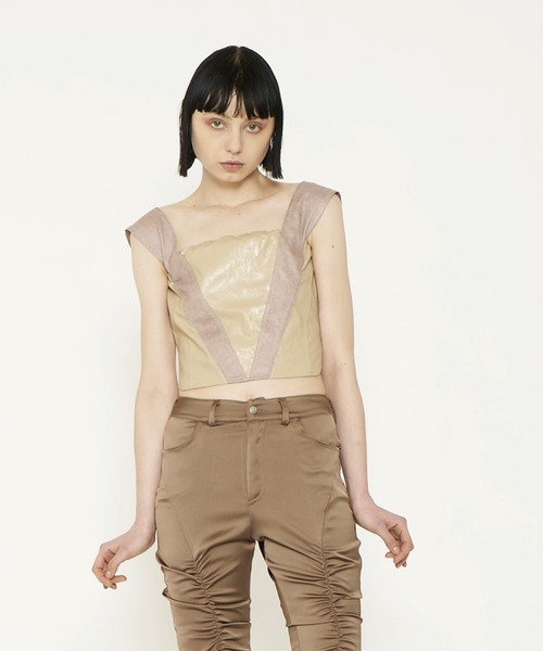 VIAVANDA（ヴィアヴァンダ）の「VIA FAKE LEATHER TANK（タンクトップ・レディース・ブラック/ベージュ/ブラウン・FREE）」の6枚目の写真