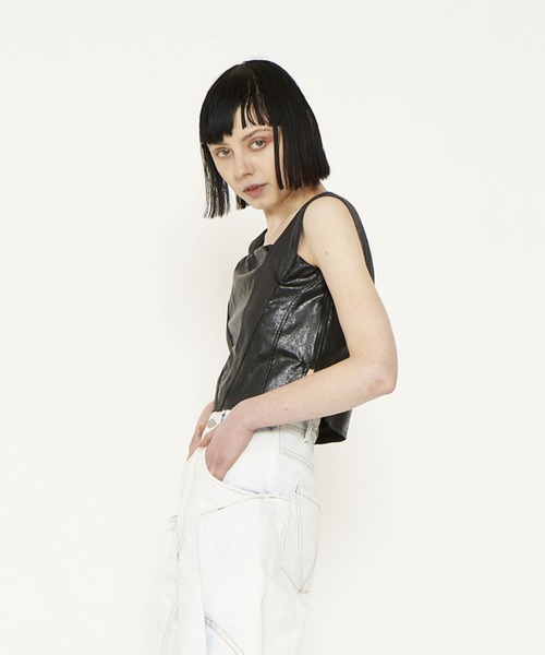 VIAVANDA（ヴィアヴァンダ）の「VIA FAKE LEATHER TANK（タンクトップ・レディース・ブラック/ベージュ/ブラウン・FREE）」の15枚目の写真