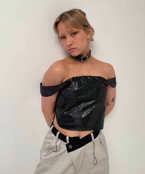 VIAVANDA（ヴィアヴァンダ）の「VIA FAKE LEATHER TANK（タンクトップ・レディース・ブラック/ベージュ/ブラウン・FREE）」の17枚目の写真