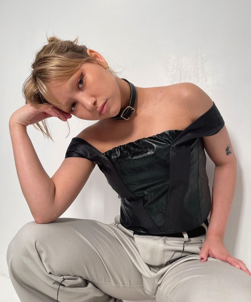 VIAVANDA（ヴィアヴァンダ）の「VIA FAKE LEATHER TANK（タンクトップ・レディース・ブラック/ベージュ/ブラウン・FREE）」の18枚目の写真