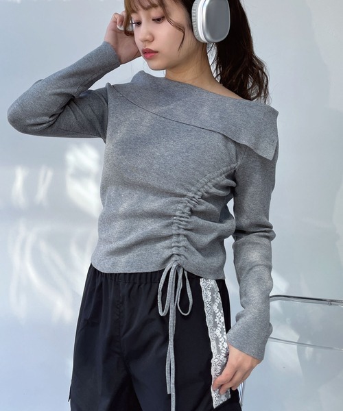 AS KNOW AS plus（アズノゥアズプラス）の「●オフショル風シャーリングデザインプルオーバー（Tシャツ/カットソー・レディース・オフホワイト/ブラック/杢グレー/シルバー・FREE）」の4枚目の写真