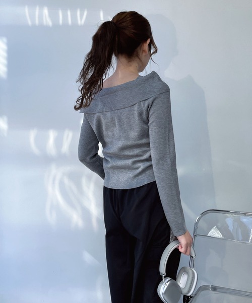 AS KNOW AS plus（アズノゥアズプラス）の「●オフショル風シャーリングデザインプルオーバー（Tシャツ/カットソー・レディース・オフホワイト/ブラック/杢グレー/シルバー・FREE）」の16枚目の写真