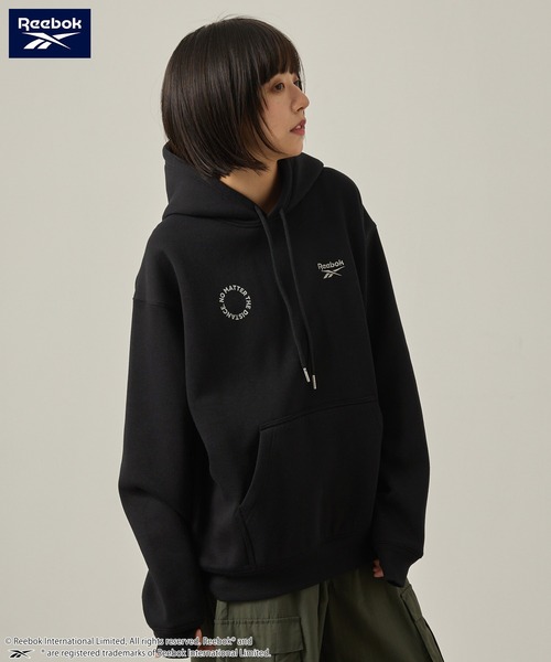 Reebok（リーボック）の「Reebok/リーボック 別注ダブルロゴ刺繍/プリント ビッグシルエットプルオーバーパーカー（パーカー・レディース・アッシュグレー/ブラック/ダークネイビー/オフホワイト・L/M）」の16枚目の写真