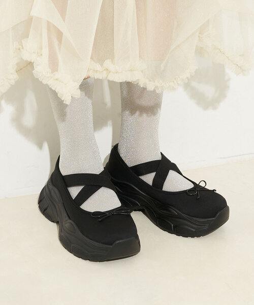 CIAOPANIC(チャオパニック)の「厚底クロスリボンメリージェーン(スニーカー・レディース・シルバー/ブラック・LARGE/SMALL/MEDIUM)」の2枚目の写真