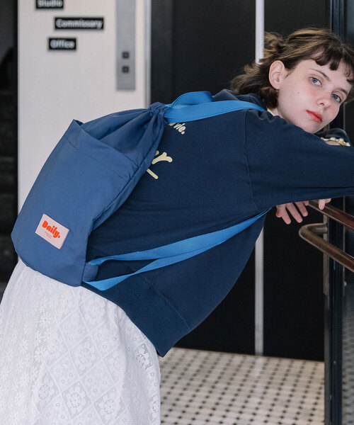 POU DOU DOU（プードゥドゥ）の「＜Daily＞ナイロンビッグポケットナップサック（バックパック/リュック・レディース・ブラック/ブルー/シルバー・フリー）」の15枚目の写真