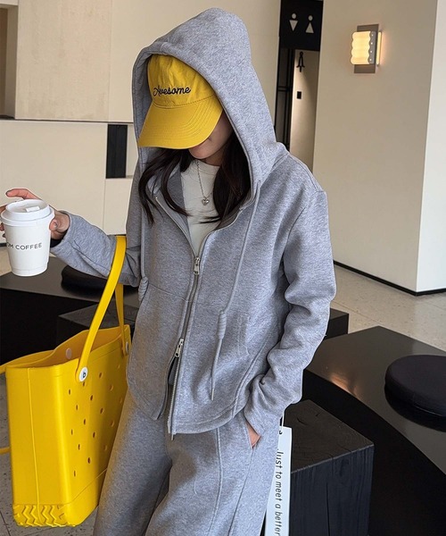 aimoha(アイモハ)の「リラックス感溢れるフード付きジップアップシルエット(パーカー・レディース・グリーン/ライトグレー/ライトベージュ/ピンク/グレー・FREE)」の3枚目の写真