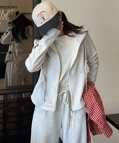 aimoha(アイモハ)の「リラックス感溢れるフード付きジップアップシルエット(パーカー・レディース・グリーン/ライトグレー/ライトベージュ/ピンク/グレー・FREE)」の6枚目の写真