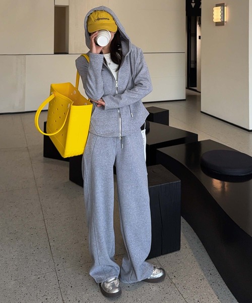 aimoha(アイモハ)の「リラックス感溢れるフード付きジップアップシルエット(パーカー・レディース・グリーン/ライトグレー/ライトベージュ/ピンク/グレー・FREE)」の7枚目の写真