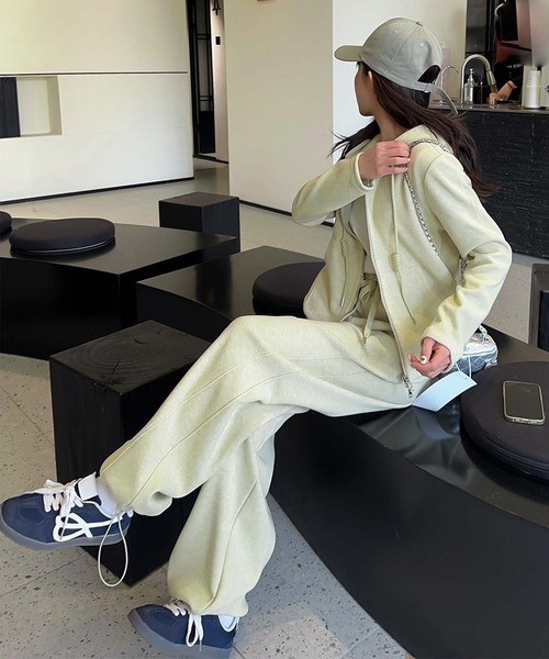 aimoha(アイモハ)の「リラックス感溢れるフード付きジップアップシルエット(パーカー・レディース・グリーン/ライトグレー/ライトベージュ/ピンク/グレー・FREE)」の16枚目の写真