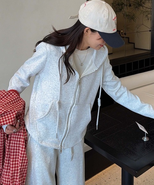 aimoha(アイモハ)の「リラックス感溢れるフード付きジップアップシルエット(パーカー・レディース・グリーン/ライトグレー/ライトベージュ/ピンク/グレー・FREE)」の17枚目の写真