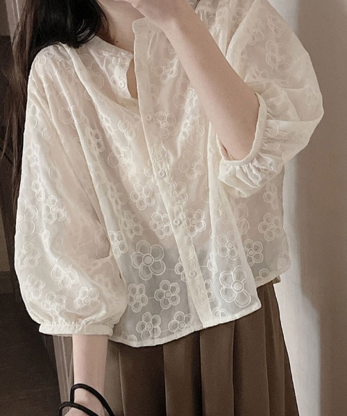 SallyLunn(サリーラン)の「花柄レースシャツ(シャツ/ブラウス・レディース・ホワイト・MEDIUM/LARGE)」の2枚目の写真
