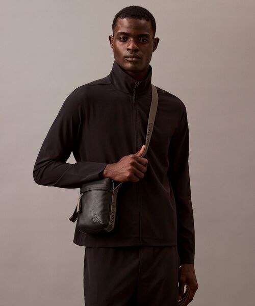 Calvin Klein(JoENC)̃J[S|[^[obO(V_[obO)