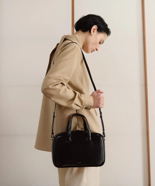 ROH SEOUL(ローソウル)の「ROH SEOUL/ローソウル MEDIUM TIN SQUARE TOTE BAG トートバッグ(トートバッグ・レディース・キャメル/ブラック/ベージュ・FREE)」の16枚目の写真