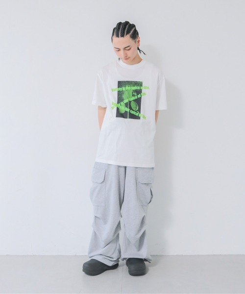 UNIT CHEST（ユニットチェスト）の「【UNIT CHEST】unique unisex T-shirt　VTFAコラボT ”variety is the spice of life” by RIRIKA TOGUCHI（Tシャツ/カットソー・レディース・ホワイト/ブラック・L/M/S）」の11枚目の写真