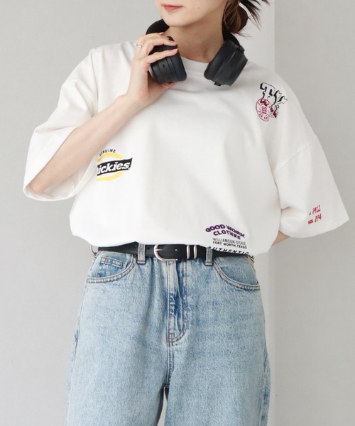 Dickies(ディッキーズ)の「【GENUINE DICKIES/ジェニュインディッキーズ】ランダムロゴ 半袖 デザインTシャツ(Tシャツ/カットソー・レディース・ブルーグレー/オフホワイト/杢グレー・M/L)」の2枚目の写真
