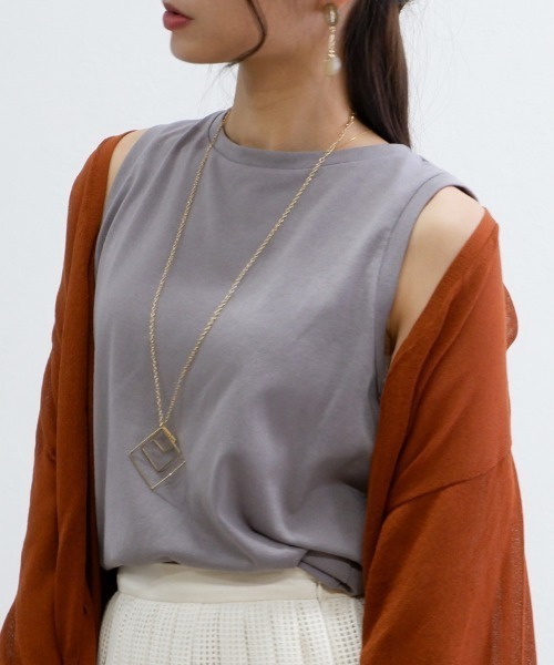 CLOTHY(クロシィ)の「【細めのネック切替でキレイ見え♪】ラウンドへムノースリトップス(タンクトップ・レディース・ブラック/オフホワイト/カーキ/ブラウン/ピンク/ベージュ/パープル/ミント/ブルー/チャコールグレー・LARGE/MEDIUM)」の9枚目の写真