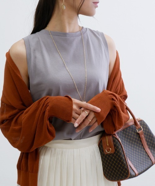 CLOTHY(クロシィ)の「【細めのネック切替でキレイ見え♪】ラウンドへムノースリトップス(タンクトップ・レディース・ブラック/オフホワイト/カーキ/ブラウン/ピンク/ベージュ/パープル/ミント/ブルー/チャコールグレー・LARGE/MEDIUM)」の16枚目の写真