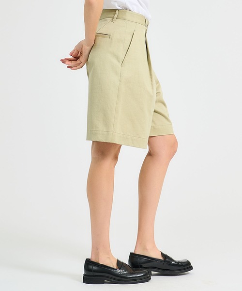ESTNATION(エストネーション)の「ESTNATION / タック バミューダ パンツ(その他パンツ・レディース・カーキ・38/36)」の2枚目の写真