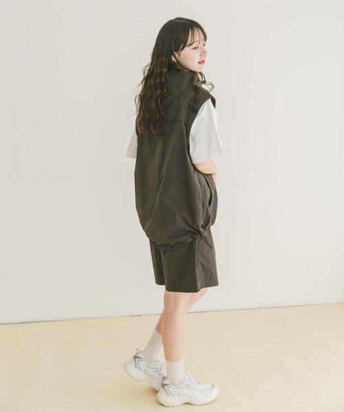 ITEMS URBANRESEARCH（アイテムズ アーバンリサーチ）の「撥水マウンテンパーカー×ショートパンツSET（マウンテンパーカー・レディース・チャコールグレー/カーキ・FREE）」の8枚目の写真