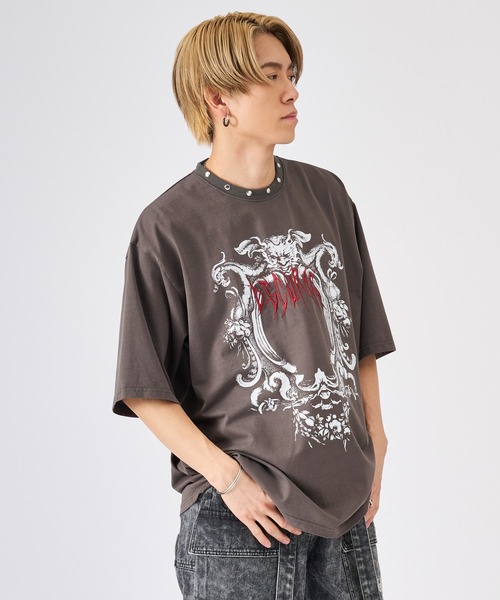 RE730(アールイーセブンサーティー)の「【RE730】メタルスタッズ ハードグラフィック プリントTEE(Tシャツ/カットソー・メンズ・ブラック/グレー・MEDIUM/LARGE)」の5枚目の写真