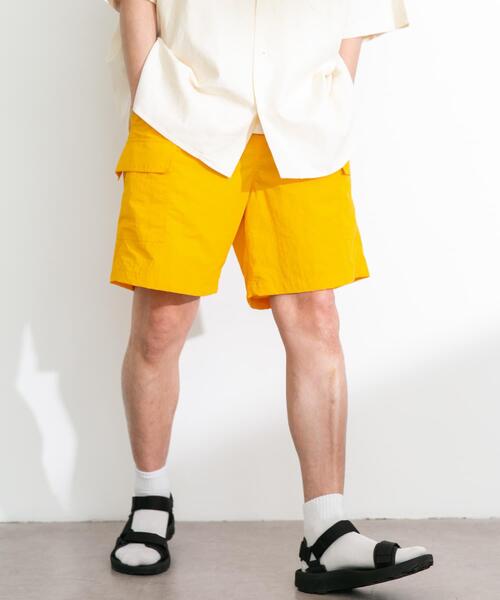 URBAN RESEARCH Sonny Label（アーバンリサーチサニーレーベル）の「ナイロンカーゴショートパンツ（その他パンツ・メンズ・パープル/イエロー/ブラック/カーキ/ブルー・MEDIUM/LARGE）」の12枚目の写真