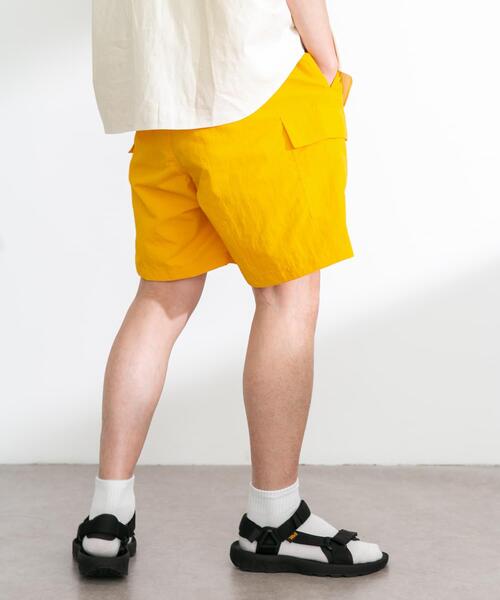 URBAN RESEARCH Sonny Label（アーバンリサーチサニーレーベル）の「ナイロンカーゴショートパンツ（その他パンツ・メンズ・パープル/イエロー/ブラック/カーキ/ブルー・MEDIUM/LARGE）」の11枚目の写真