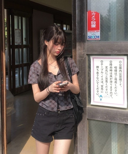 anyonemore（エニワンモア）の「チェック柄スリムフィット半袖カーディガン（Tシャツ/カットソー・レディース・アイボリー/チャコール・FREE）」の16枚目の写真