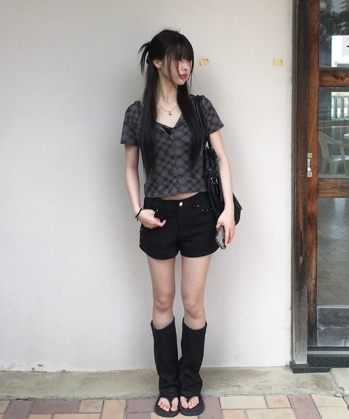 anyonemore（エニワンモア）の「チェック柄スリムフィット半袖カーディガン（Tシャツ/カットソー・レディース・アイボリー/チャコール・FREE）」の17枚目の写真